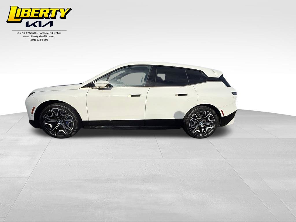 Used 2023 BMW iX xDrive50 w/ Premium Package AWD/4WD image 4