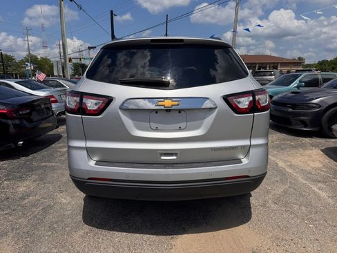 Used 2015 Chevrolet Traverse LT w/ Style and Technology Package FWD image 5
