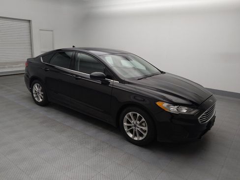 Used 2020 Ford Fusion SE image 11