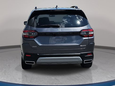 Used 2025 Honda Pilot Touring image 6