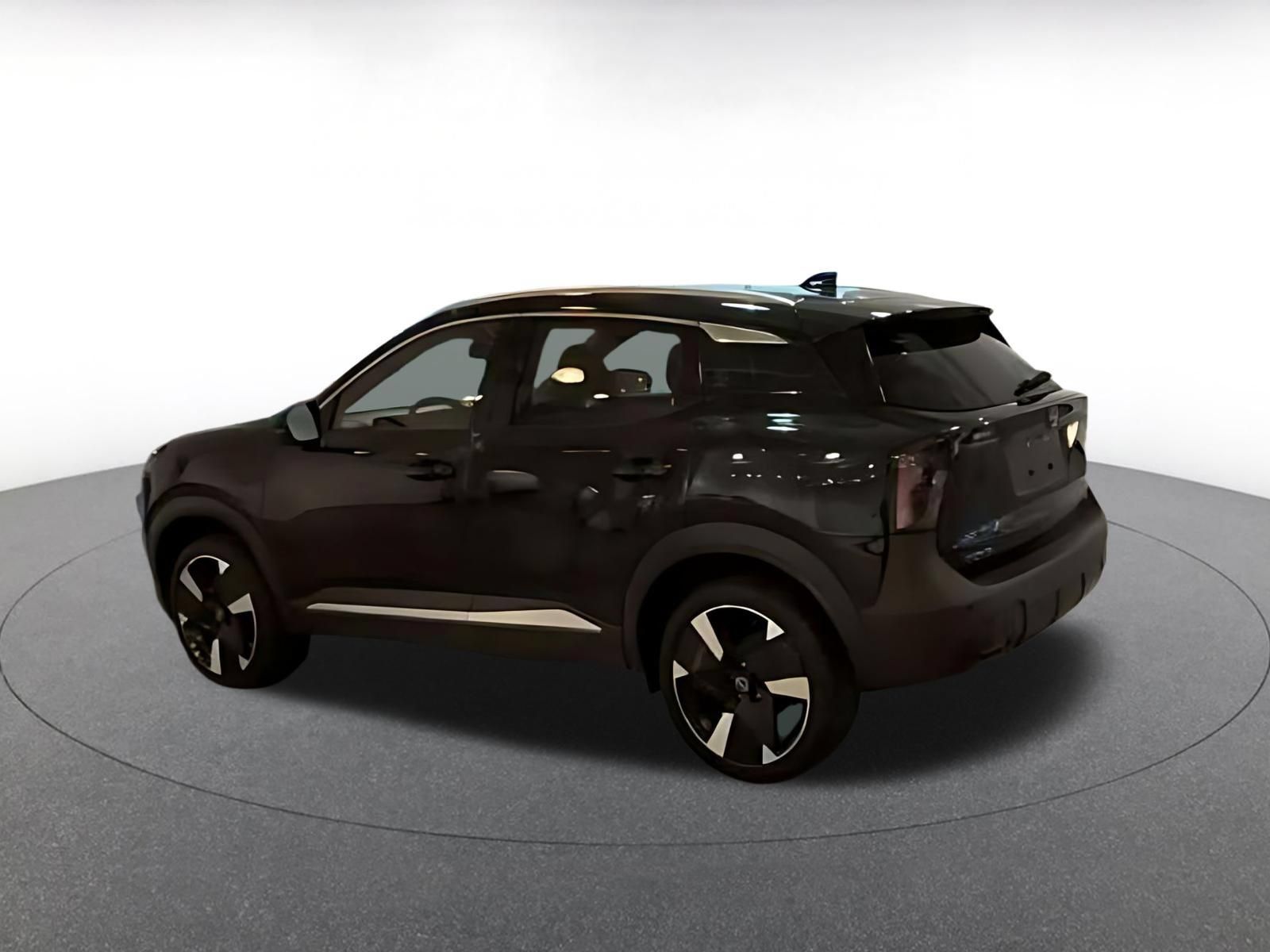Used 2026 Nissan Kicks SR FWD image 15