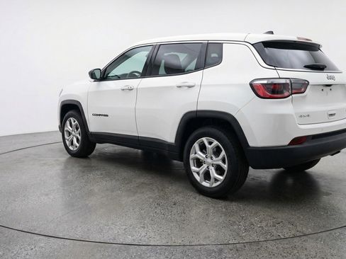 Used 2025 Jeep Compass Latitude image 6