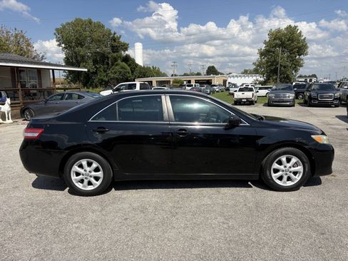 Used 2010 Toyota Camry LE FWD image 2