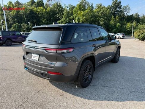 Used 2024 Jeep Grand Cherokee Trailhawk AWD/4WD image 8