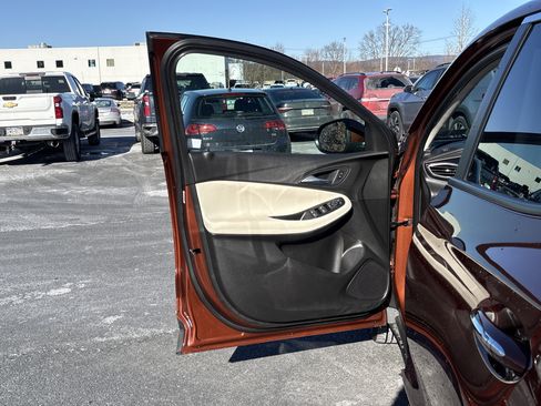 Used 2021 Buick Encore GX Preferred w/ Cold Weather Comfort Package image 14