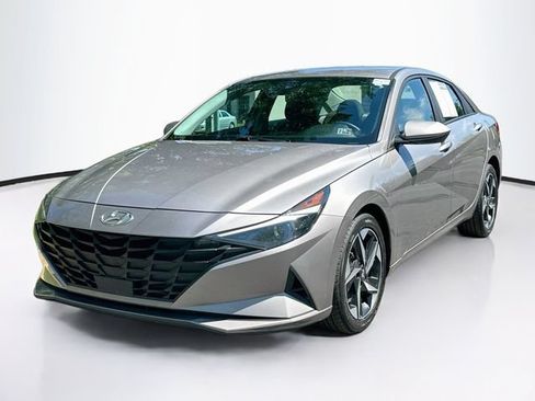 Certified 2023 Hyundai Elantra SEL w/ Convenience Package FWD image 3