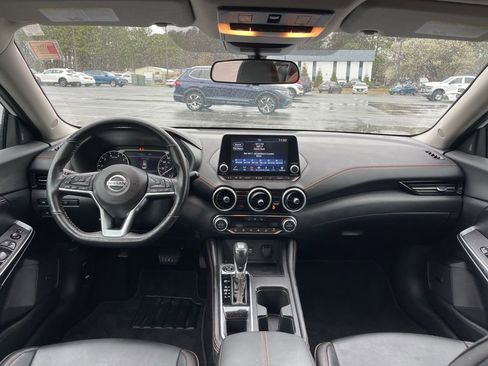 Used 2022 Nissan Sentra SR w/ SR Premium Package image 12