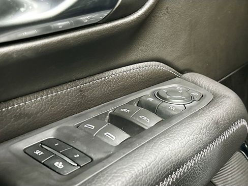 Used 2024 GMC Yukon XL Denali w/ Advanced Technology Package image 18