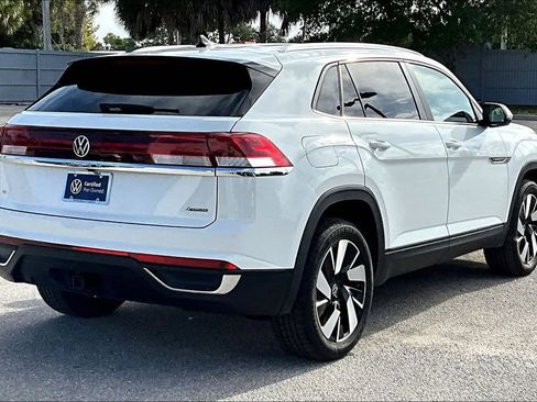 Certified 2025 Volkswagen Atlas Cross Sport SE AWD/4WD image 5