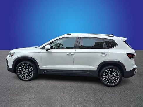 Used 2025 Volkswagen Taos SE FWD image 7
