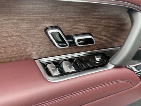 New 2025 Land Rover Range Rover Autobiography image 9