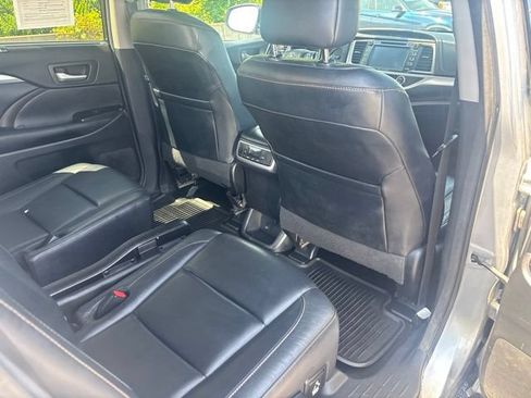 Used 2016 Toyota Highlander XLE AWD/4WD image 24