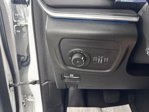 Used 2022 Jeep Grand Cherokee Overland AWD/4WD image 24
