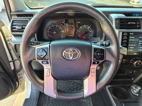Used 2022 Toyota 4Runner SR5 AWD/4WD image 17