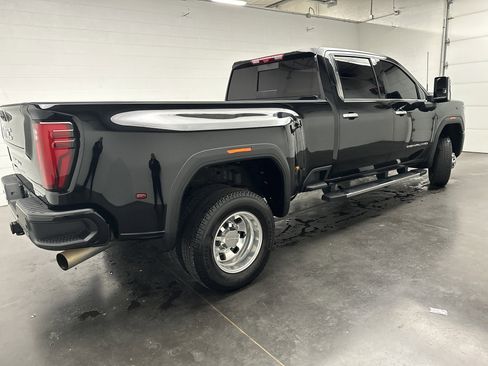 Used 2024 GMC Sierra 3500 Denali w/ Technology Package image 11