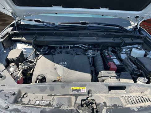 Used 2022 Toyota Highlander XLE AWD/4WD image 27