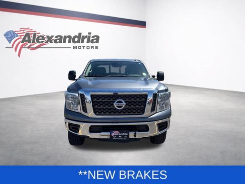 Used 2018 Nissan Titan SV w/ SV Convenience Package AWD/4WD image 2