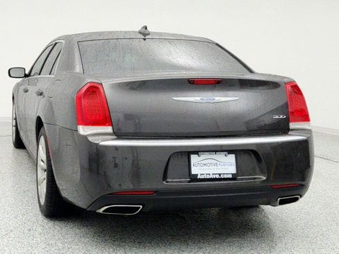 Used 2021 Chrysler 300 Touring w/ Chrome Appearance Package image 6