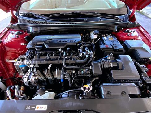 Used 2025 Hyundai Elantra SE image 31