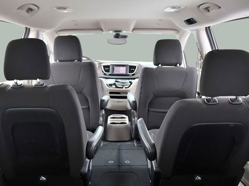 Used 2024 Chrysler Voyager LX image 23