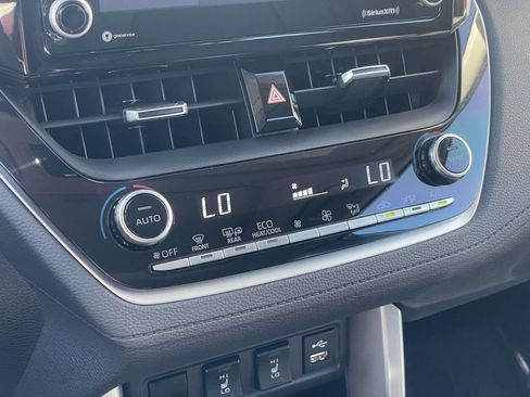 Used 2022 Toyota Corolla Cross XLE w/ Convenience Package image 14