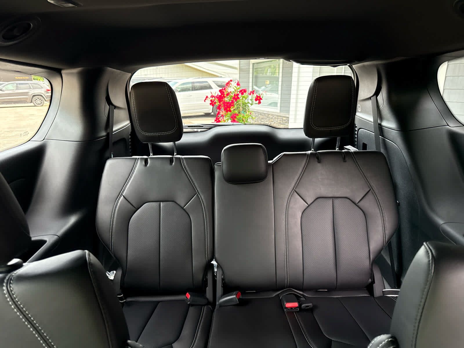 New 2027 Chrysler Pacifica Select AWD/4WD image 18