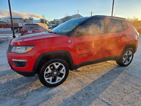 Used 2019 Jeep Compass Trailhawk AWD/4WD image 2