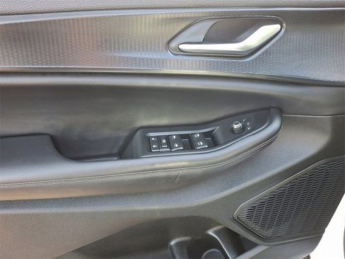 Used 2024 Jeep Grand Cherokee L Laredo image 12