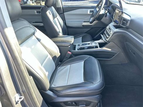 Certified 2022 Ford Explorer XLT w/ Equipment Group 202A image 31