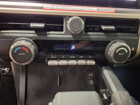 Used 2026 Toyota Tacoma TRD Sport image 14