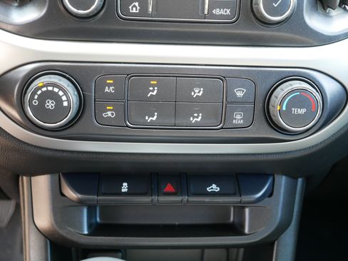Used 2022 Chevrolet Colorado LT w/ LT Convenience Package AWD/4WD image 23