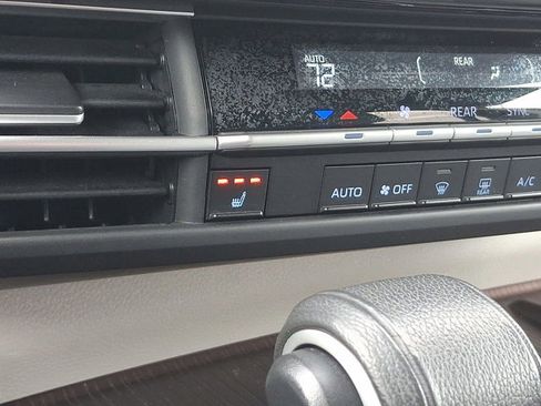 Used 2023 Toyota Sienna XLE image 20