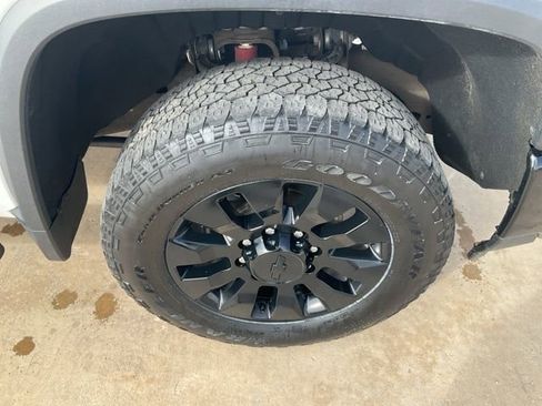 Used 2025 Chevrolet Silverado 2500 Custom w/ Z71 Off-Road Package image 33