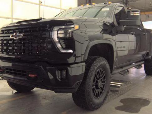 Used 2024 Chevrolet Silverado 2500 ZR2 w/ Technology Package AWD/4WD image 1