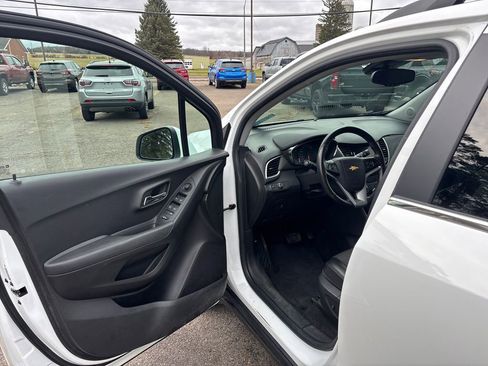 Used 2018 Chevrolet Trax LT w/ LT Convenience Package image 25