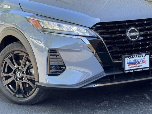Used 2023 Nissan Kicks SR w/ SR Premium Package FWD image 3