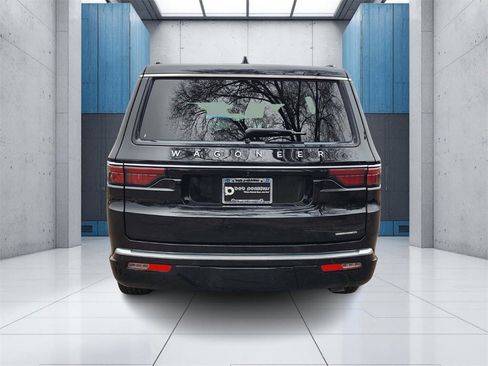 Used 2024 Jeep Wagoneer Series II w/ Flexible Seating Group image 4