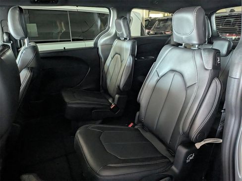 New 2026 Chrysler Pacifica Select image 16