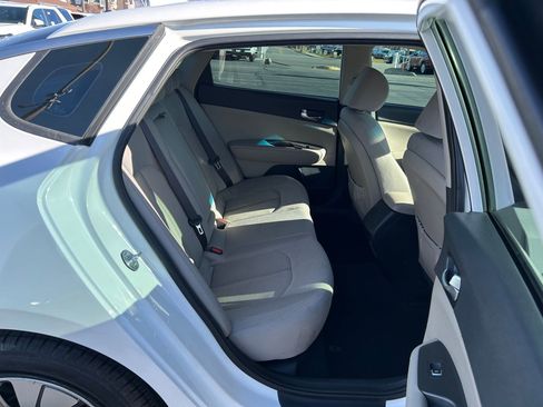 Used 2017 Kia Optima Premium image 25