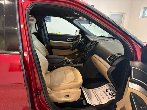 Used 2017 Ford Explorer XLT AWD/4WD image 19