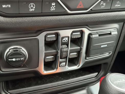 New 2026 Jeep Gladiator Sport image 19