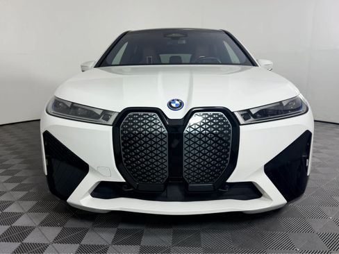 Used 2023 BMW iX xDrive50 w/ Sport Package AWD/4WD image 8