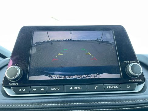 Used 2025 Nissan Rogue SV image 25