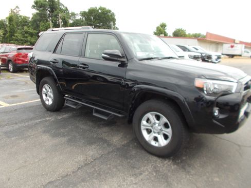Used 2024 Toyota 4Runner SR5 Premium w/ Moonroof Package AWD/4WD image 2