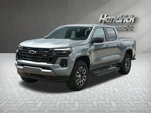 Used 2023 Chevrolet Colorado Z71 w/ Z71 Convenience Package 2 AWD/4WD image 5