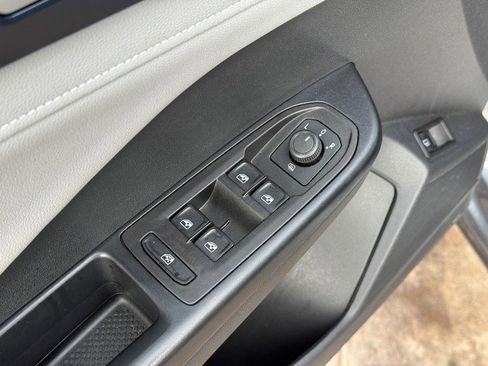 Used 2024 Volkswagen Taos SE image 19