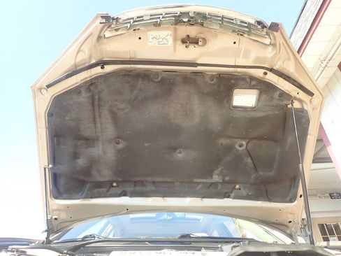 Used 2006 Toyota Camry XLE w/ VSC & Side Airbag Pkg FWD image 37