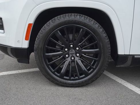 Used 2024 Jeep Grand Wagoneer L Series III image 10