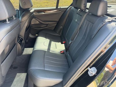 Used 2022 BMW 530i image 11