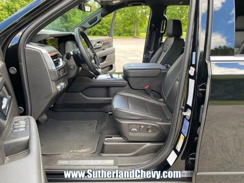 Used 2025 GMC Yukon Denali AWD/4WD image 17